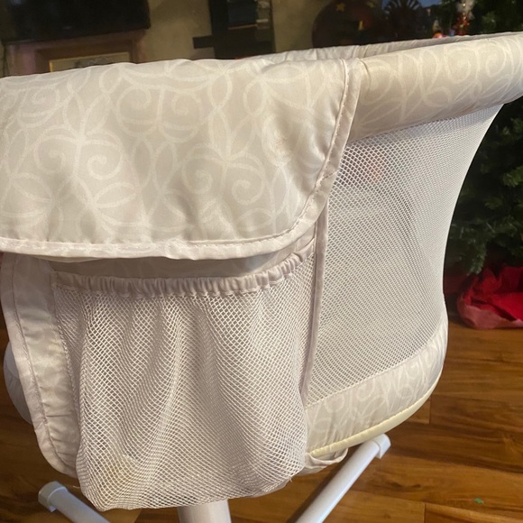 Bassinet - Picture 3 of 5